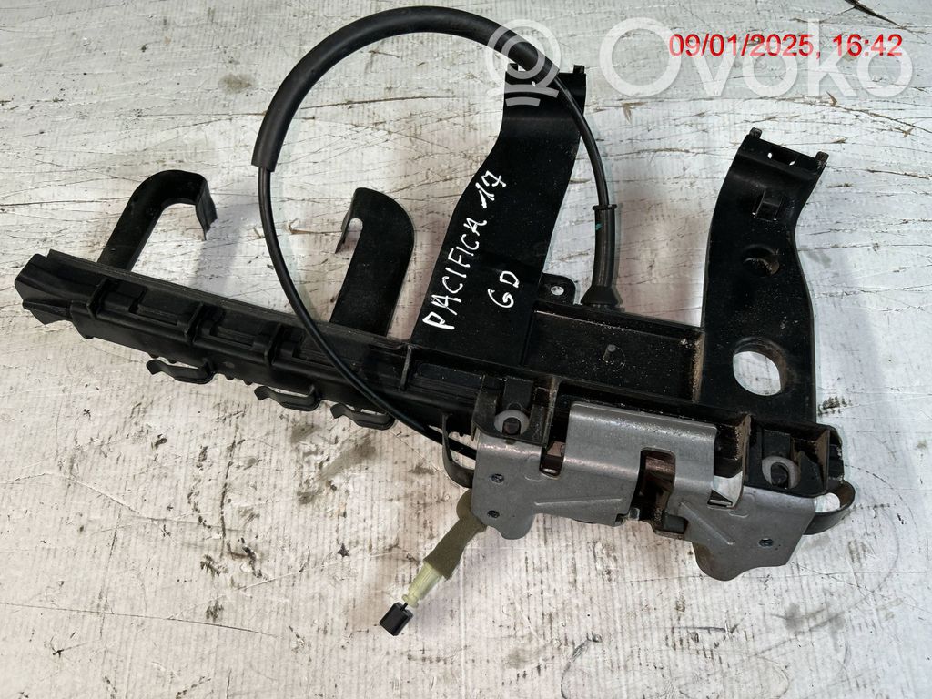 Chrysler Pacifica Aizmugurē slēdzene 