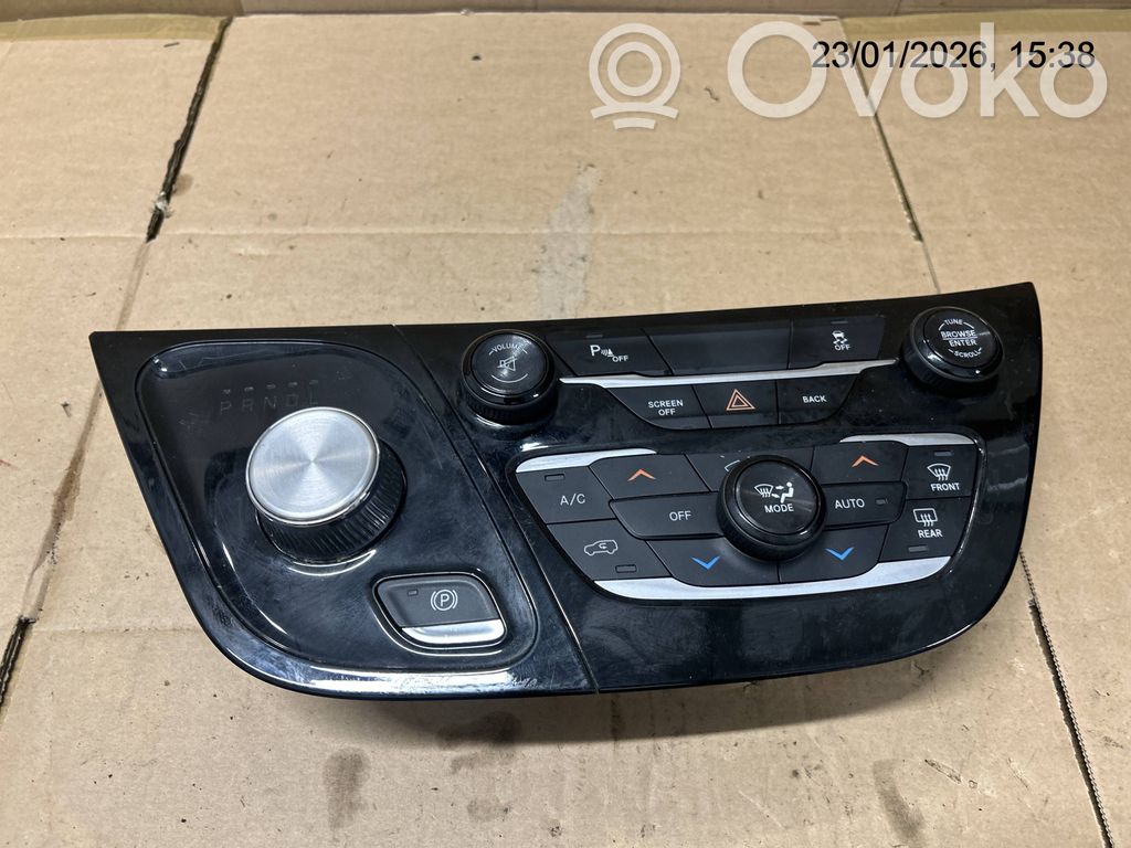 Chrysler Pacifica Climate control unit 