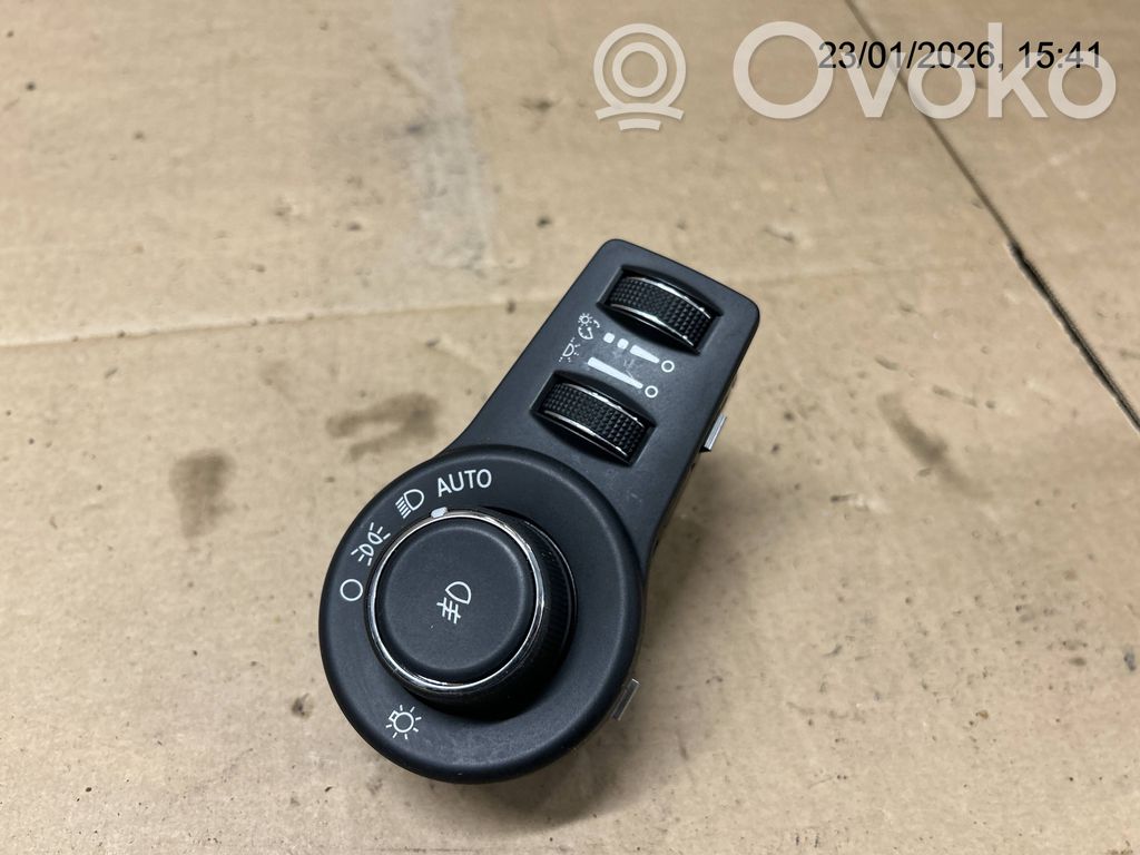 Chrysler Pacifica Light switch 