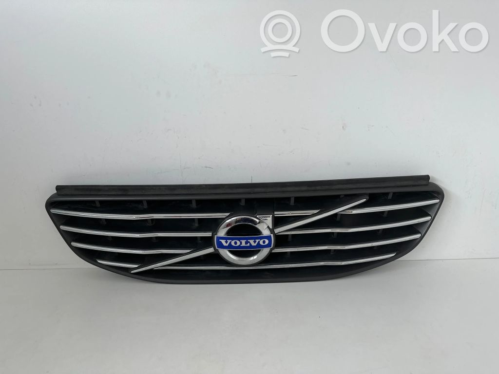 Volvo XC60 Etupuskurin ylempi jäähdytinsäleikkö 