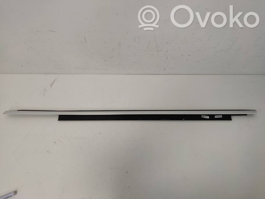 Audi A4 S4 B8 8K Priekinių durų stiklo apdaila 