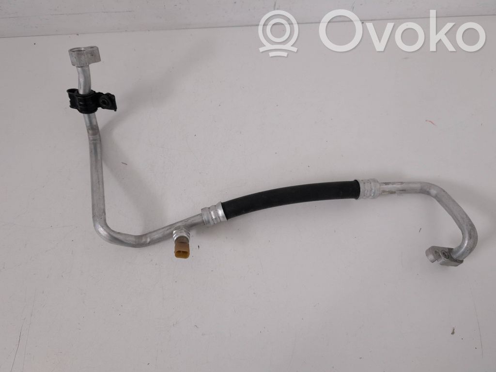 Tesla Model S Ilmastointilaitteen putki (A/C) 