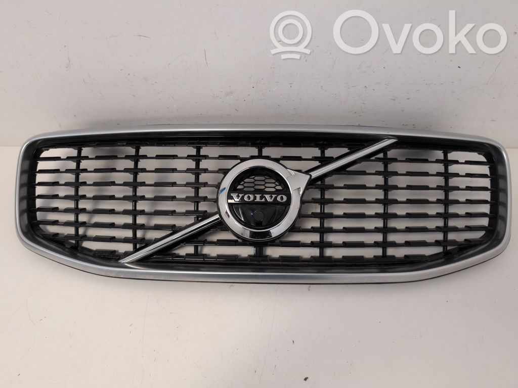 Volvo XC60 Etupuskurin ylempi jäähdytinsäleikkö 
