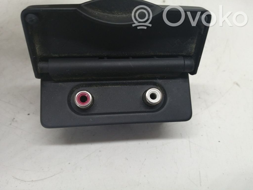 Renault Megane III Enchufe conector entrada auxiliar 