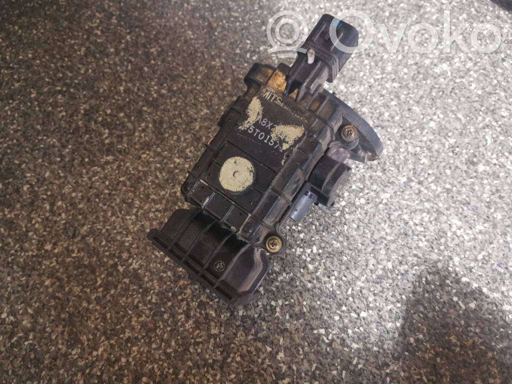 Mass air flow meter   E5T01571