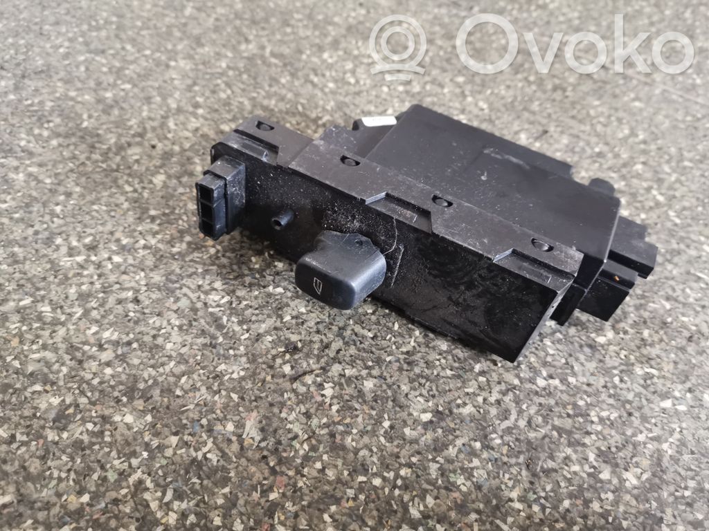Volvo XC90 Electric window control switch 