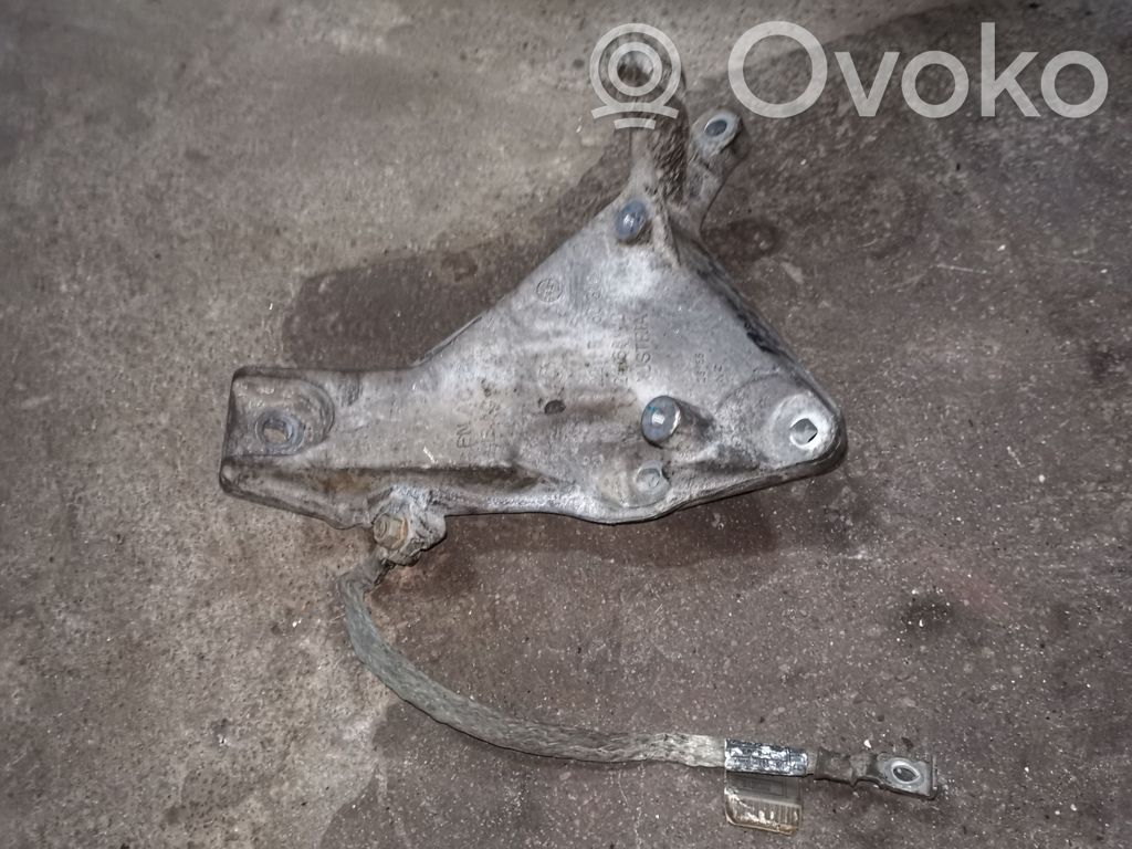 BMW 1 E81 E87 Engine mounting bracket 