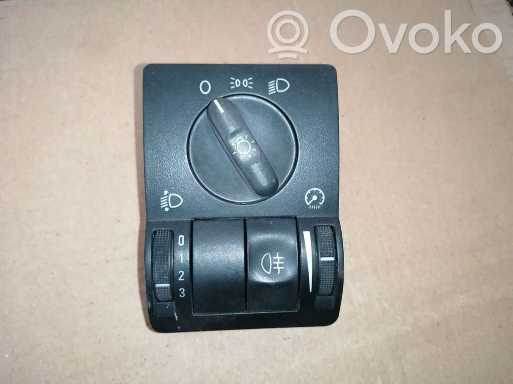 Light switch   9116613