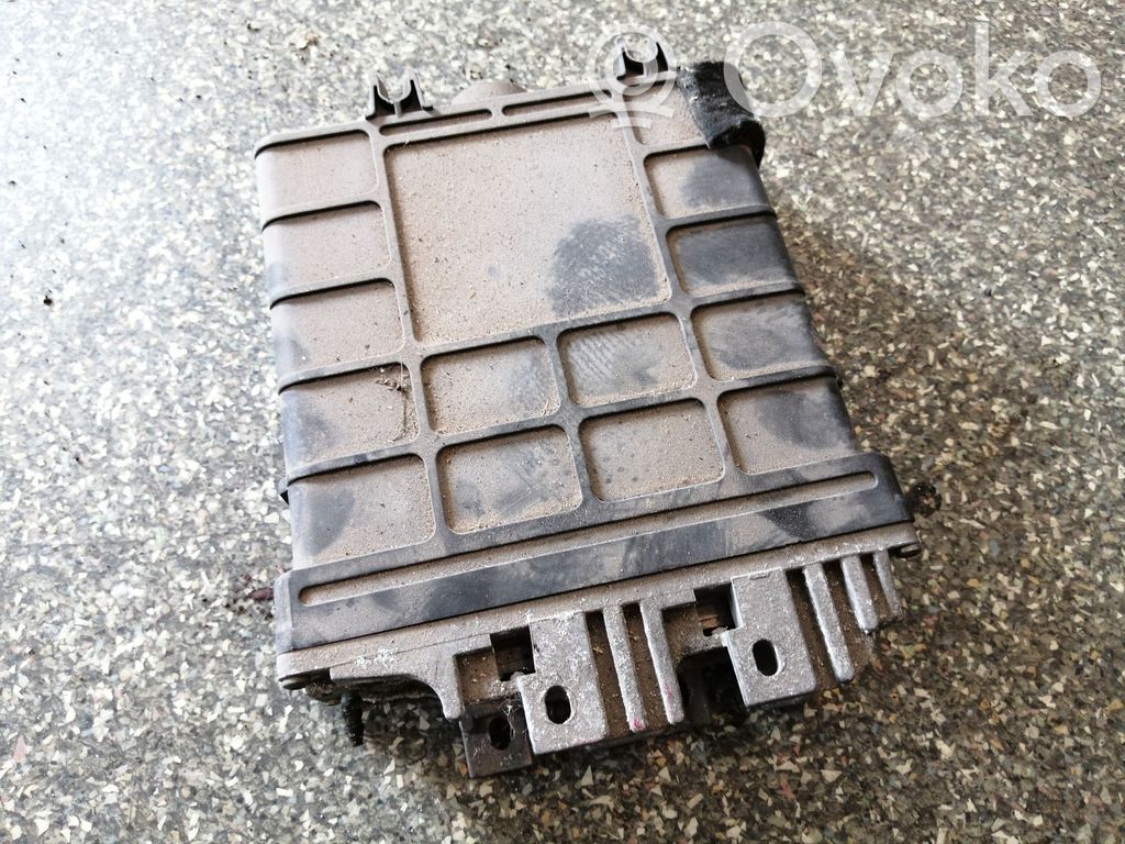 Volkswagen PASSAT B4 Engine control unit/module 