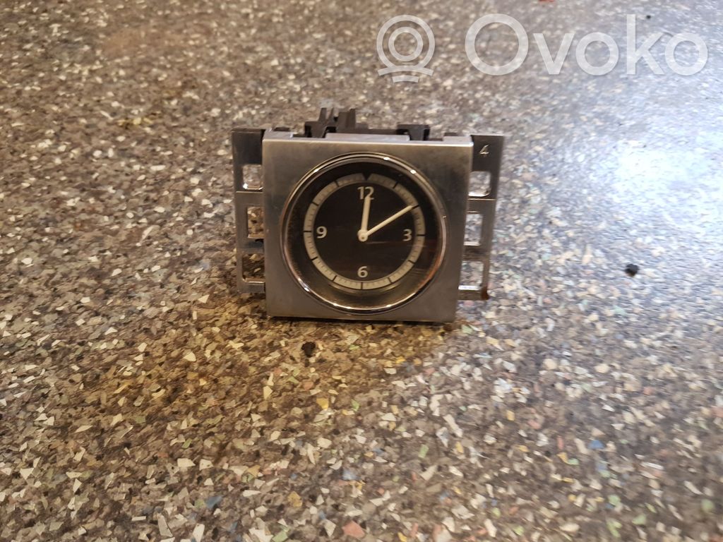 Volkswagen PASSAT CC Clock 