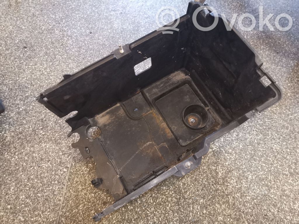 Mazda 3 I Akumulatora nostiprināšanas pamatne 