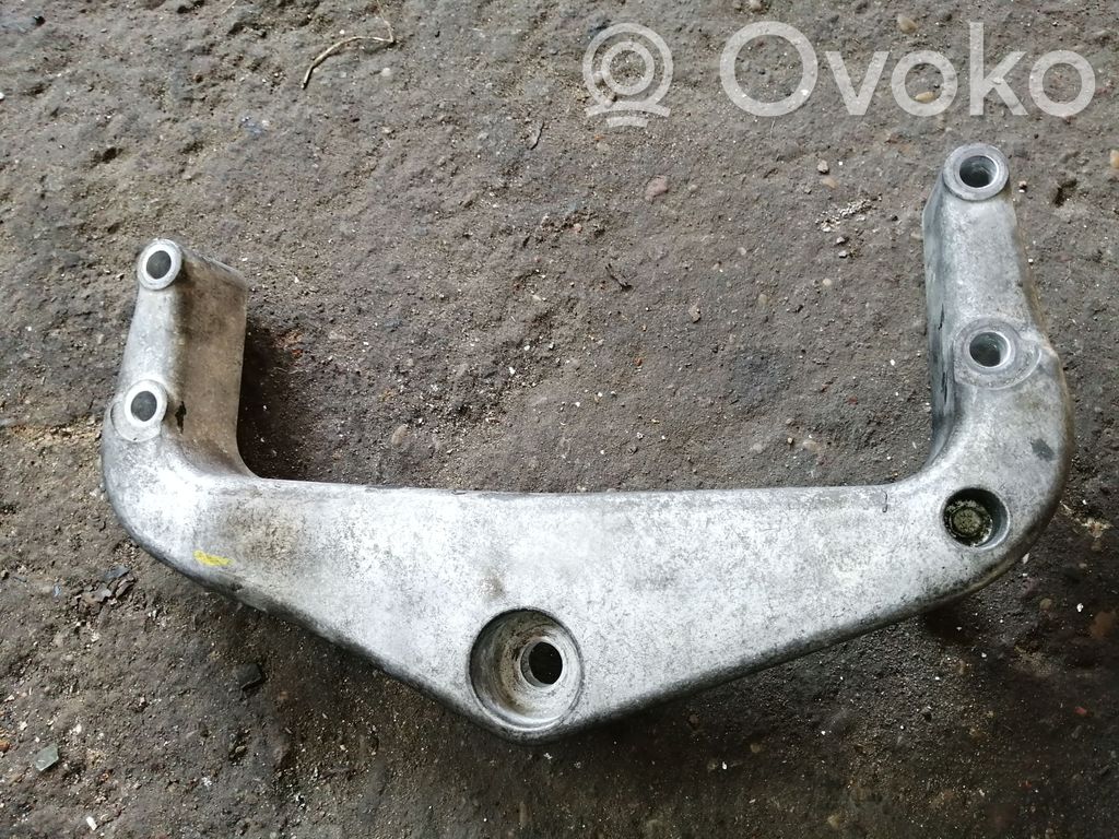 Engine mounting bracket   5235528