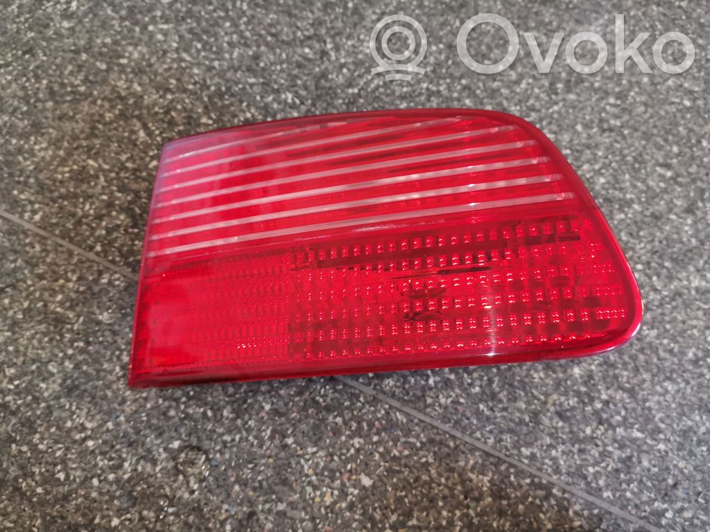 Tailgate rear/tail lights