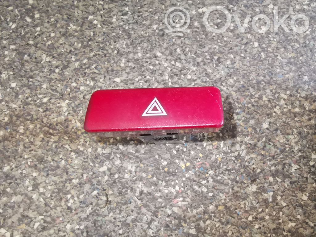 Mitsubishi Lancer Botón interruptor de luz de peligro 