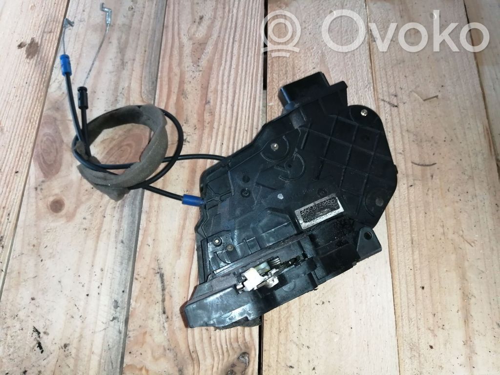 Mazda 5 Front door lock 