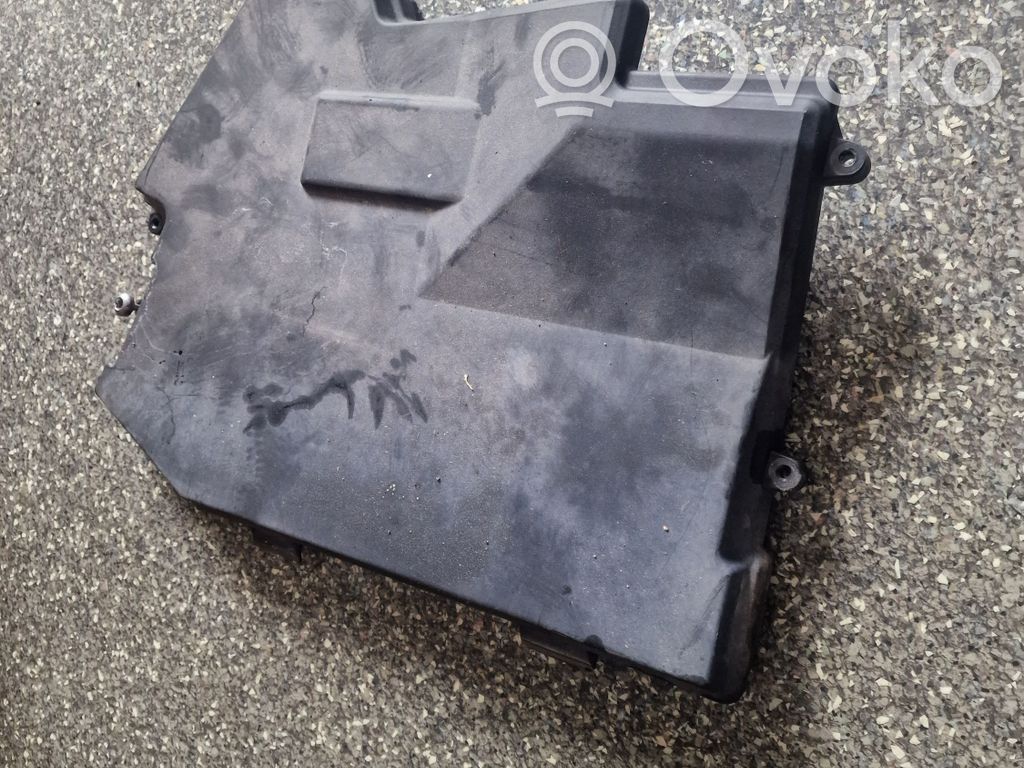 BMW 7 E65 E66 Muu moottoritilan osa 