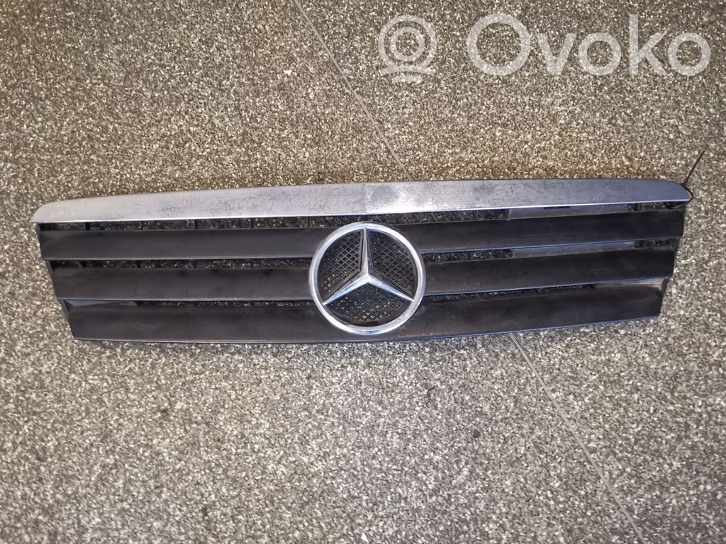 Mercedes-Benz A W168 Priekšējais režģis 