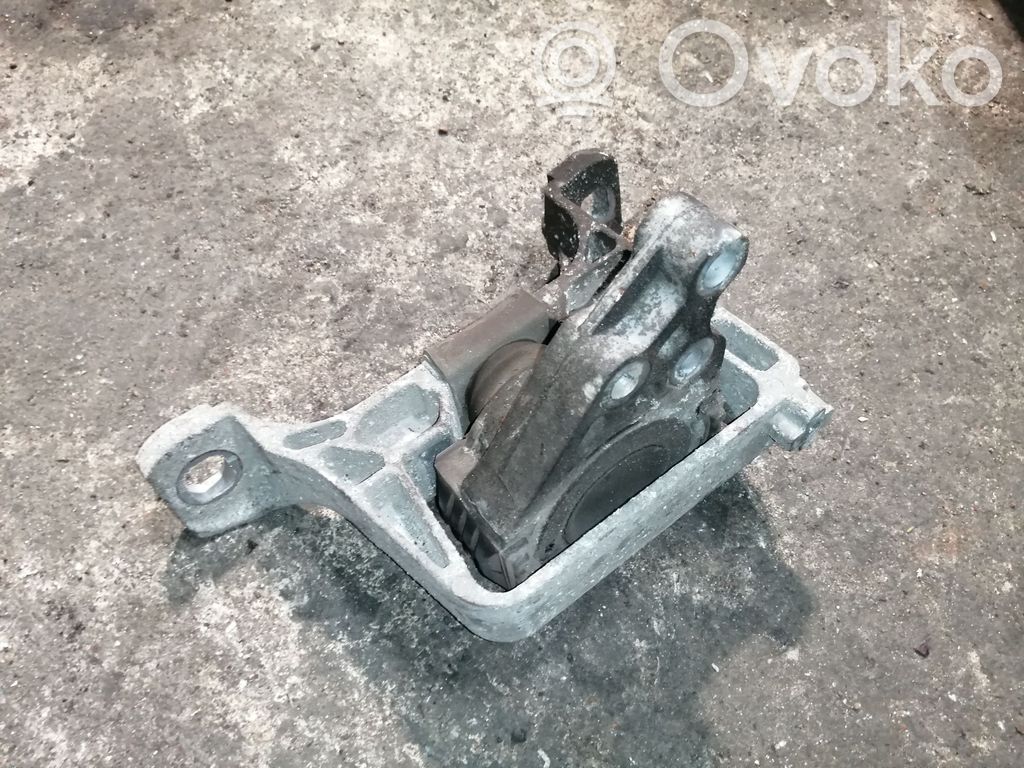 Engine mounting bracket