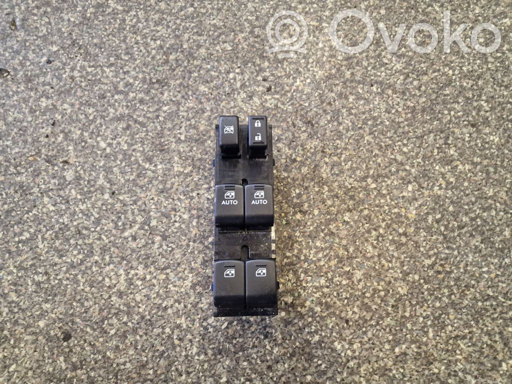 Subaru Legacy Electric window control switch 