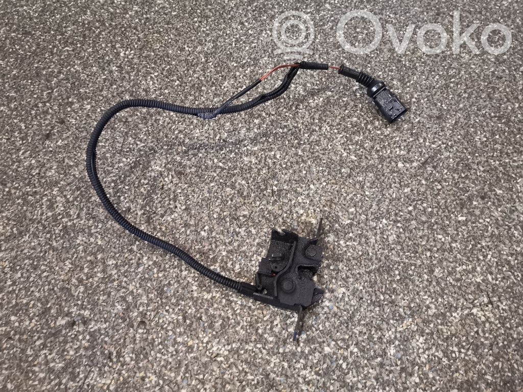 Audi A8 S8 D3 4E Dzinēja pārsega slēdzene 