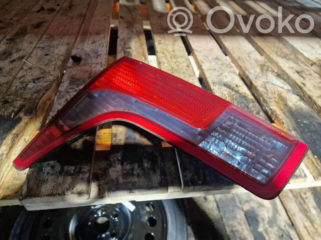 Tailgate rear/tail lights