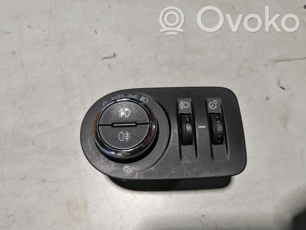 Opel Zafira C Light switch 