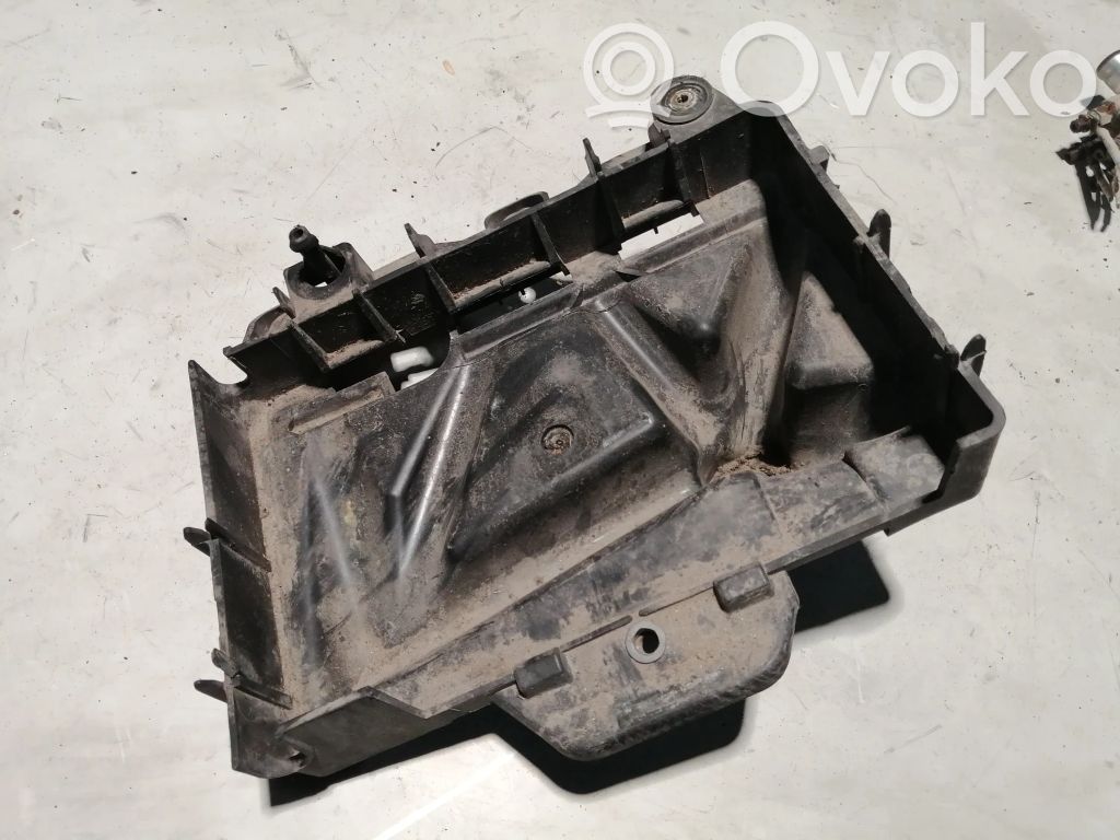 Volkswagen Polo IV 9N3 Battery tray 