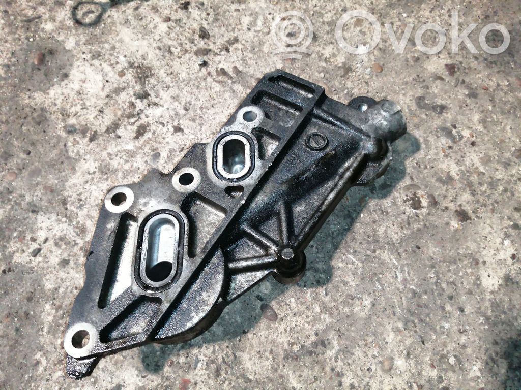 Mazda 6 Oil filter mounting bracket 
