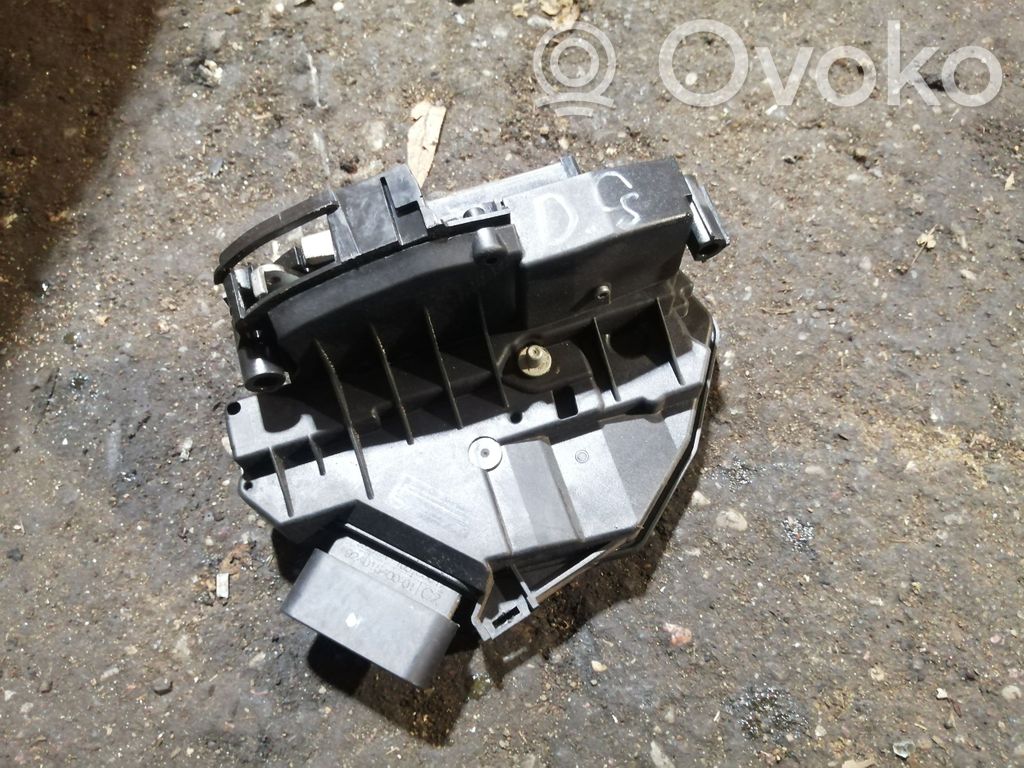 Ford Focus Takaoven lukko 
