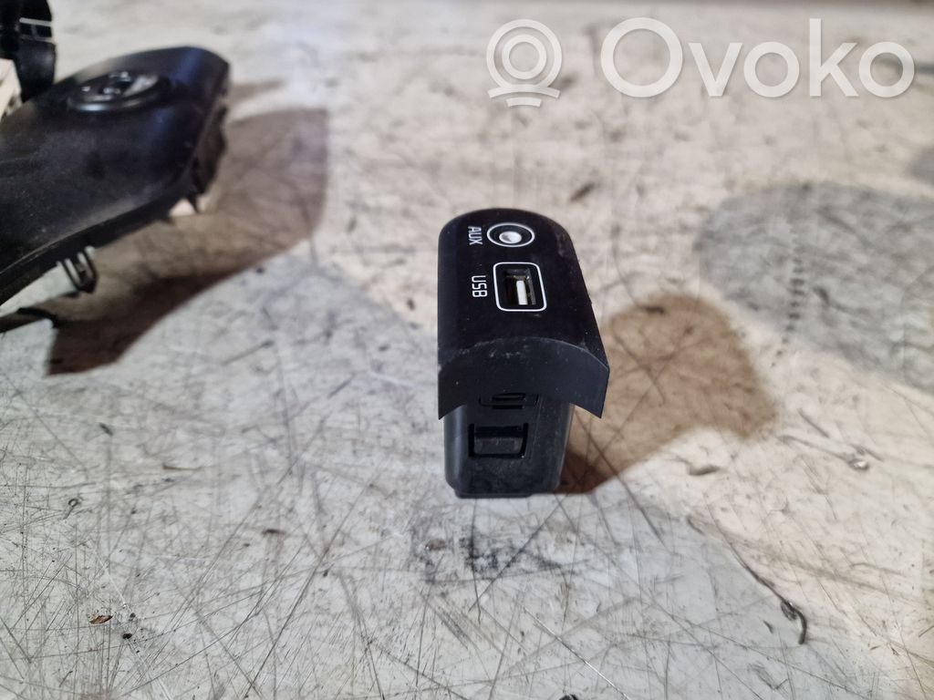 KIA Ceed USB socket connector 