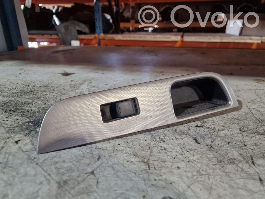 Nissan Tiida C11 Electric window control switch 