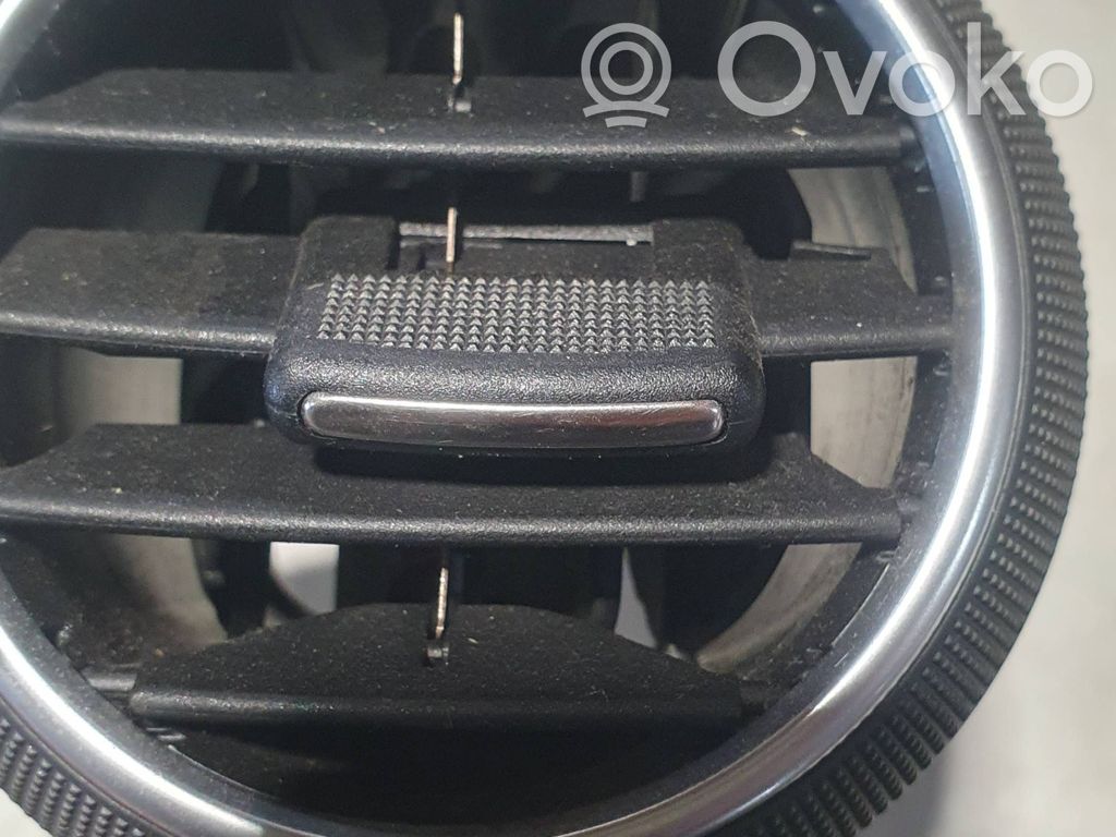 Audi A3 S3 8P Boczna kratka nawiewu deski rozdzielczej 