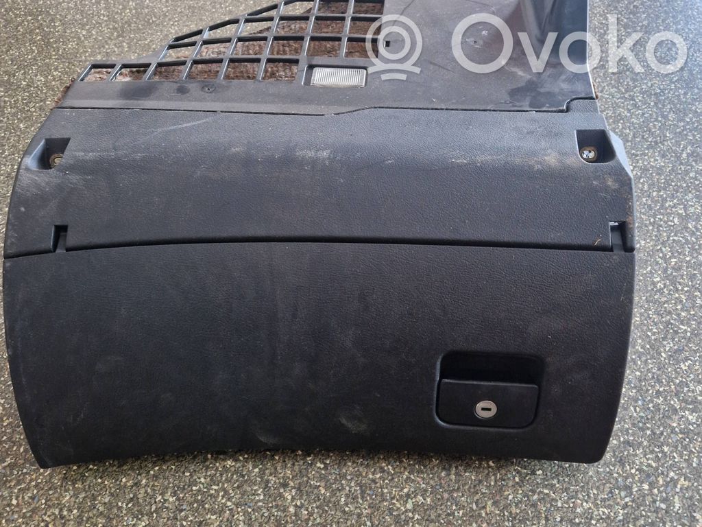 Audi A6 S6 C5 4B Daiktadėžės (bordačioko) komplektas 