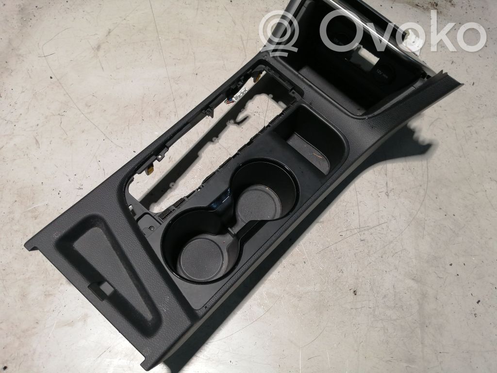 Consola central   84605C2400,84690C1000,84651C2001,84605C24001,84654C2000,84671C2000,84693C1000
