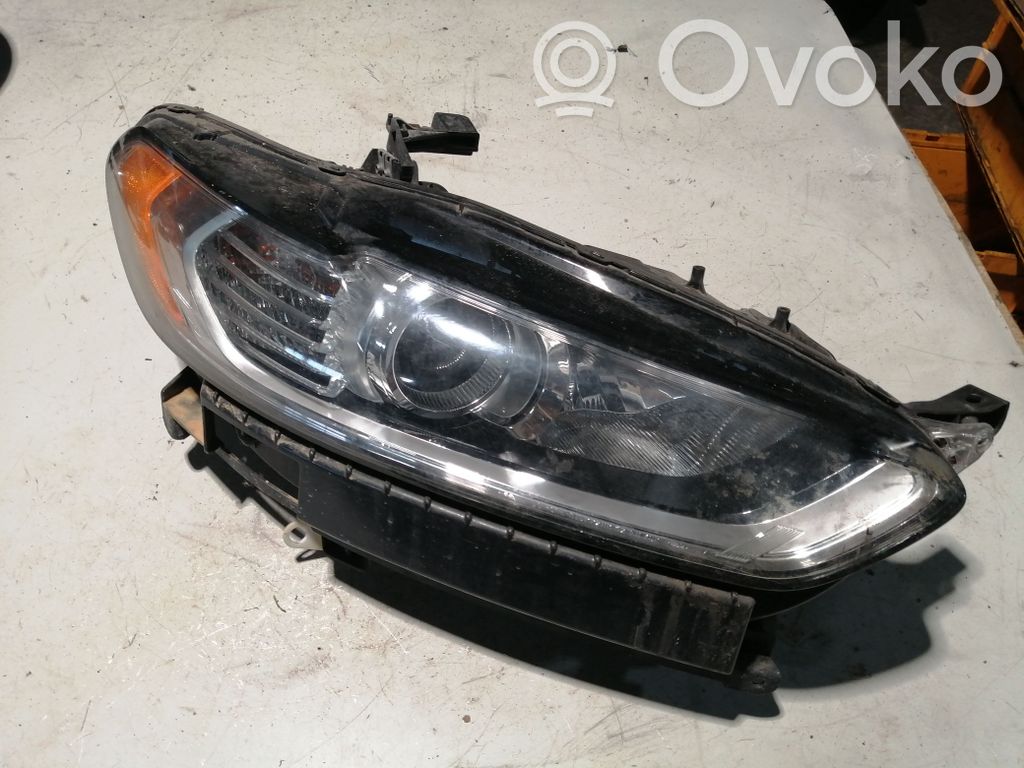 Ford Fusion II Scheinwerfer 
