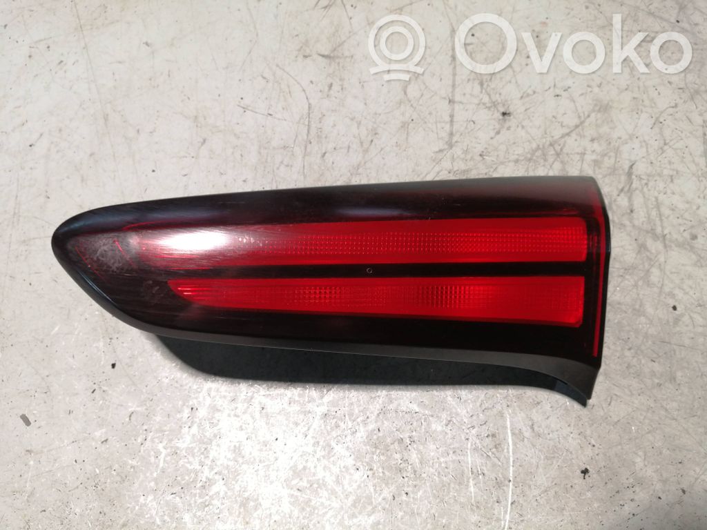 Lampy tylnej klapy bagażnika   42747399