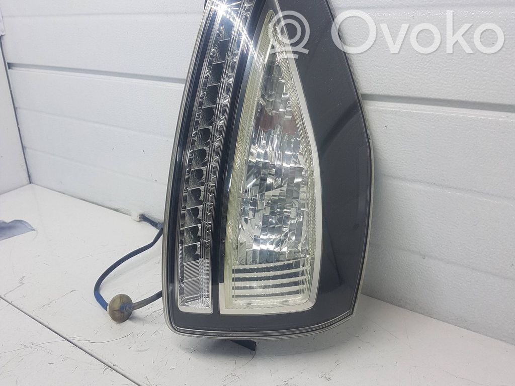 Mazda 5 Задний фонарь в кузове 
