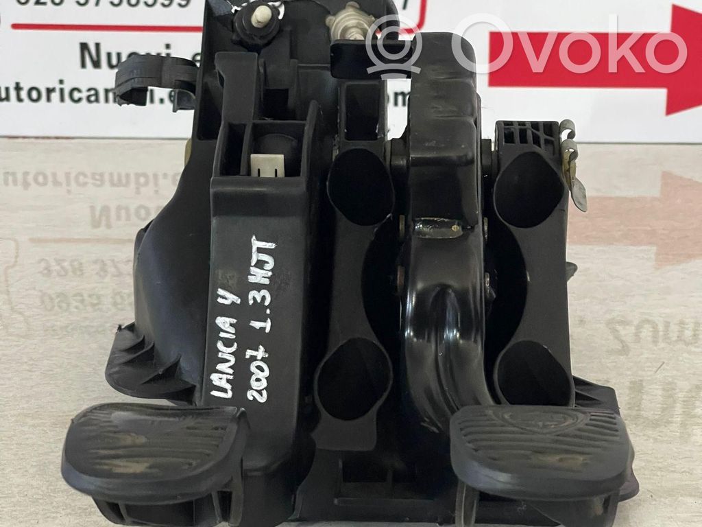 Lancia Ypsilon Assemblage pédale 