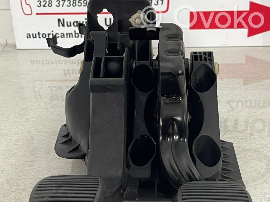Lancia Ypsilon Assemblage pédale 