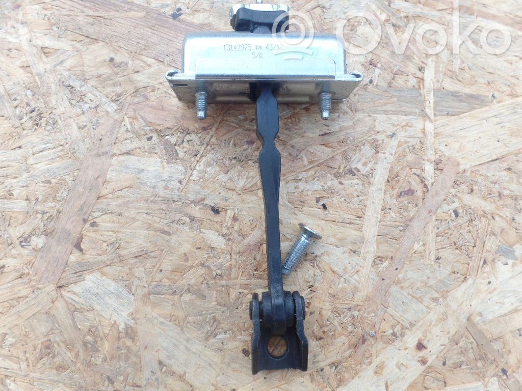 Opel Corsa D Etuoven pidätin 