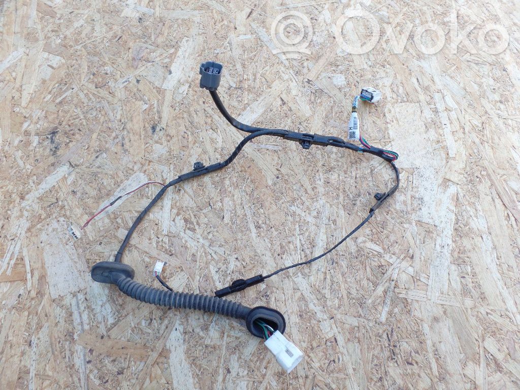 Cableado de puerta trasera   81823SC000