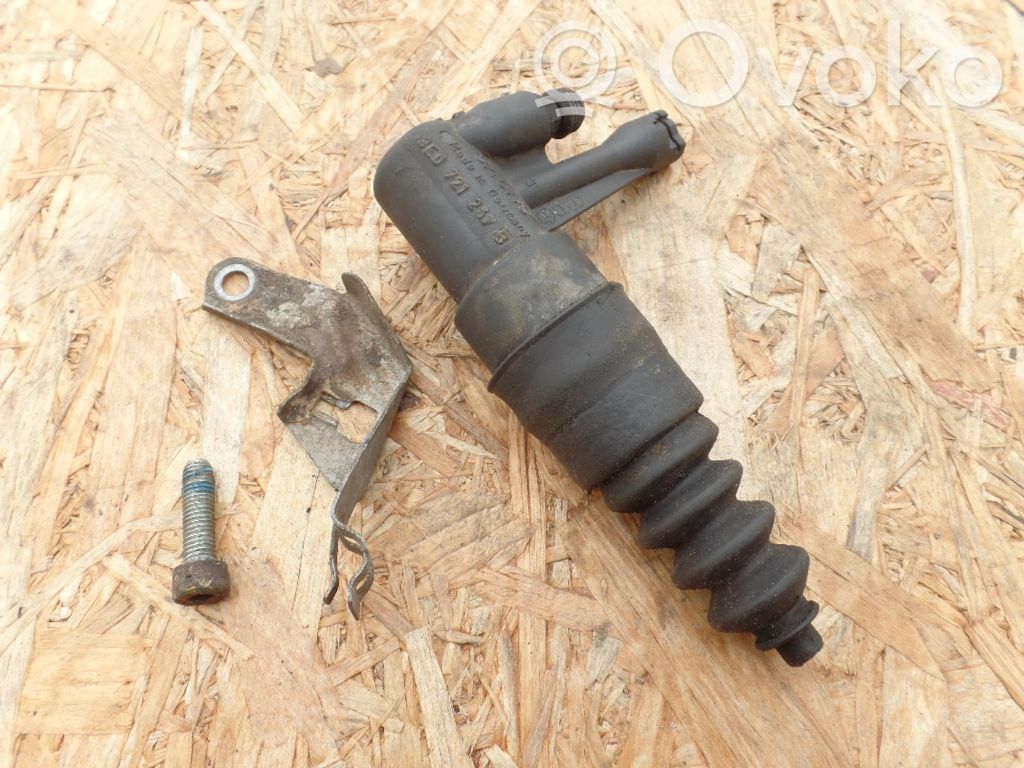 Audi A4 S4 B6 8E 8H Kytkimen apusylinteri 