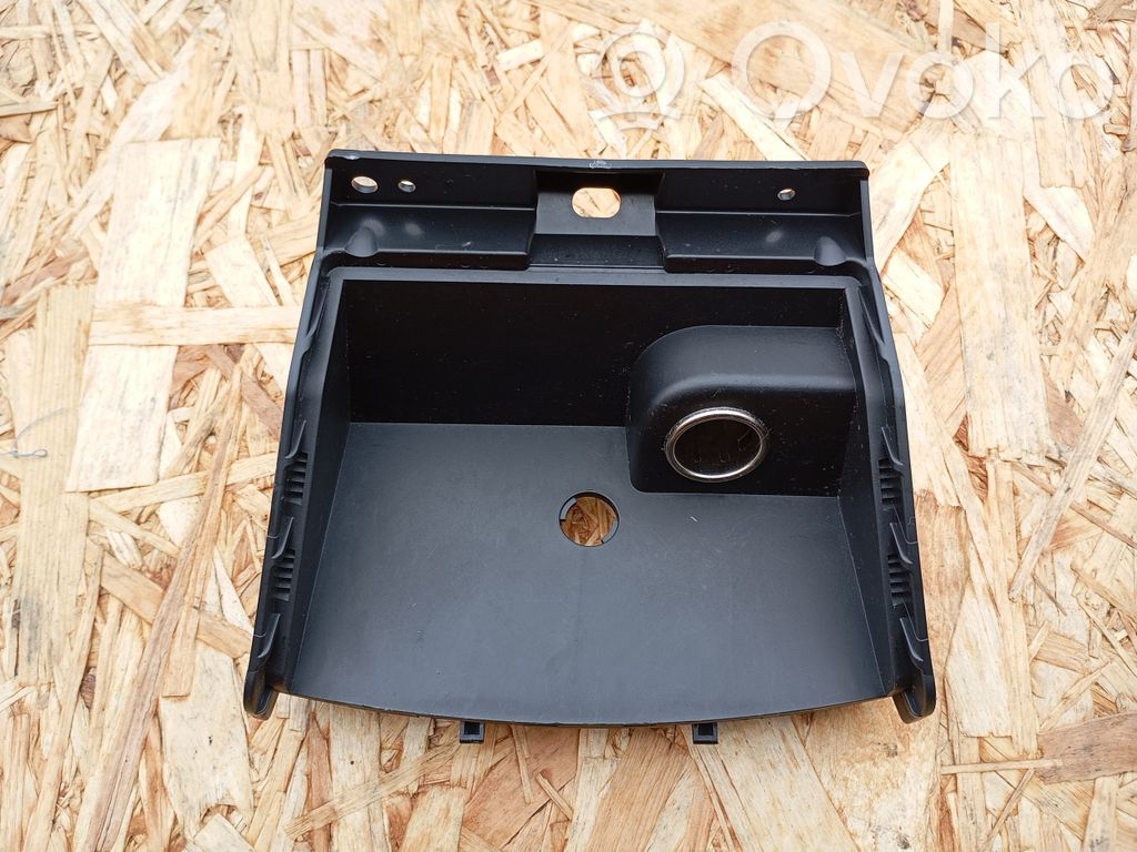 Subaru Outback Kita panelės detalė 