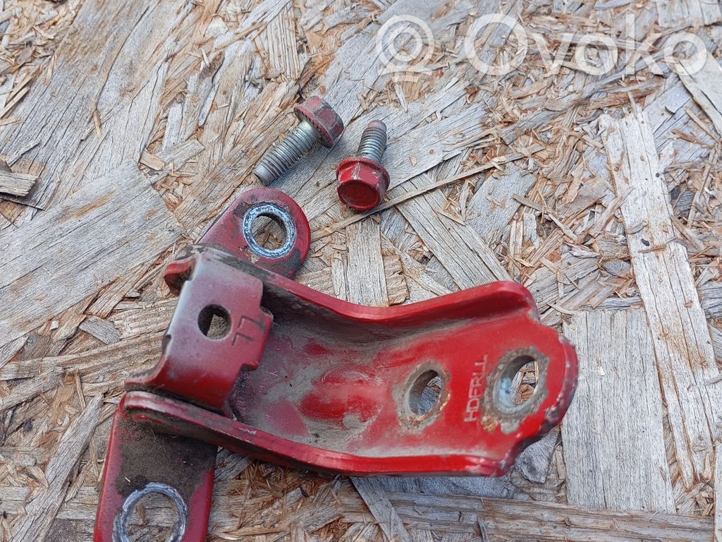 Hyundai i30 Front door lower hinge 