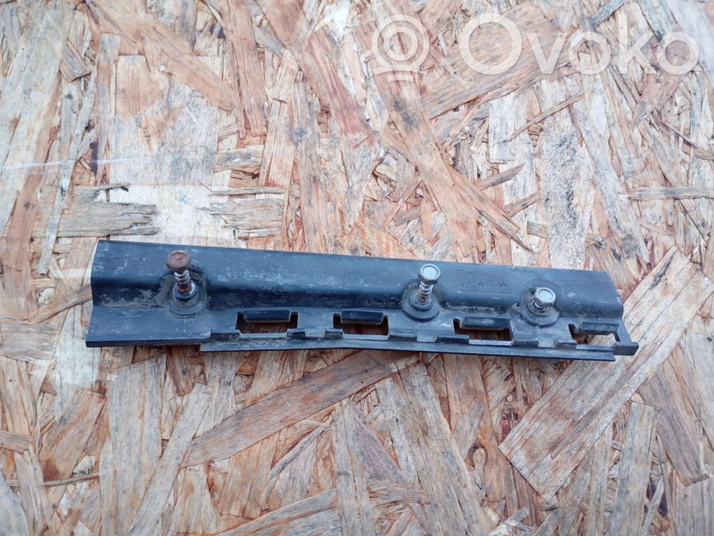 Sill supporting ledge   7174402
