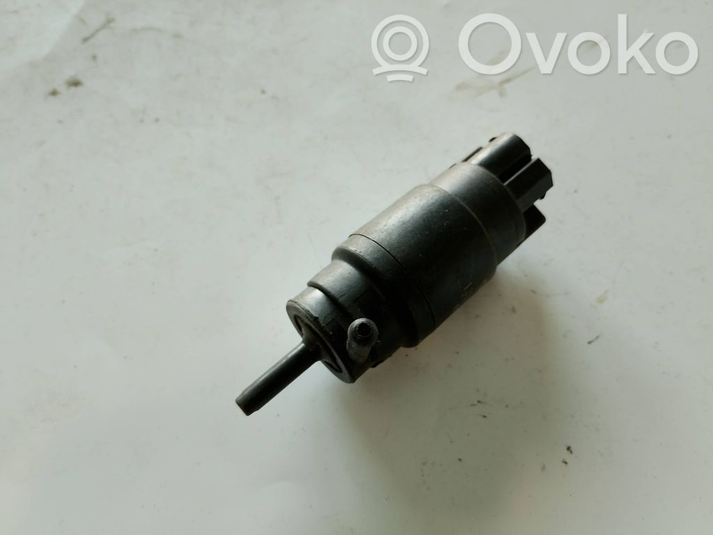 Windscreen/windshield washer pump   1391358
