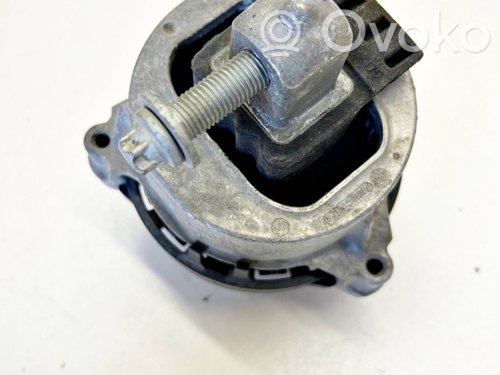 BMW 5 G30 G31 G38 Engine mount bracket 
