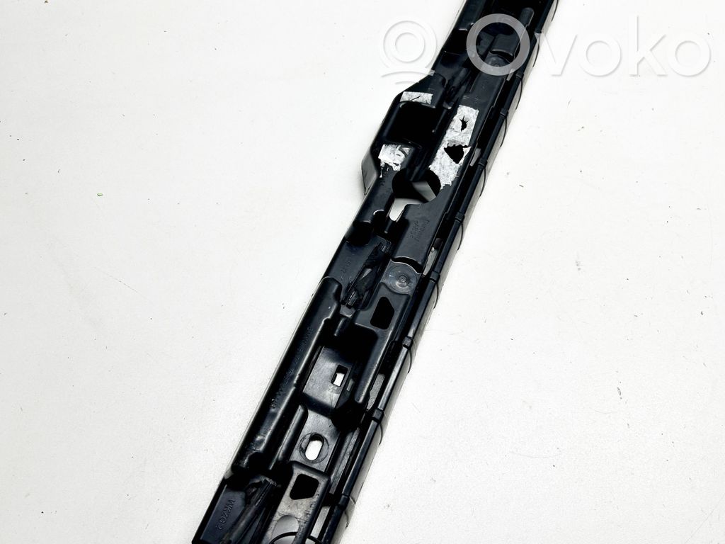 BMW 5 G30 G31 G38 Ślizg listwy progowej 