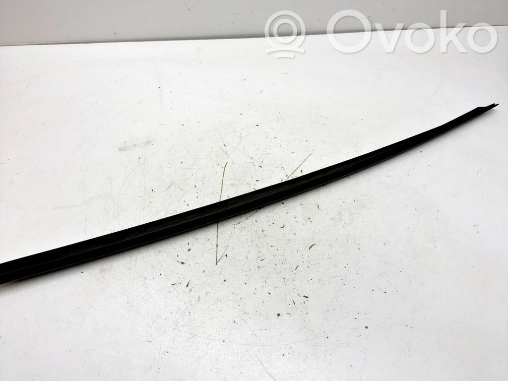 Windshield trim   8Y0854327