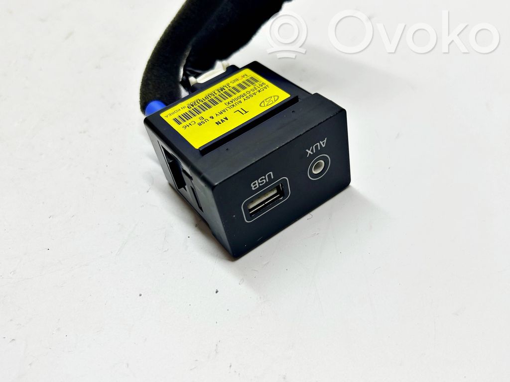 Hyundai Tucson TL USB socket connector 